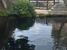 Apartamentos Familia Froufe、Baños de Molgasのホテル