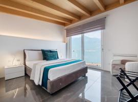 Luxury Lakefront Penthouse, Hotel in Lezzeno
