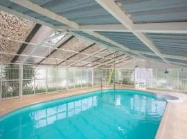 Nid Douillet très paisible, piscine