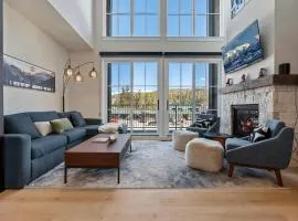 Downtown WP Loft 215 I Private Hot Tub I Great Views I Activity Program