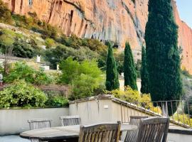 Maison vue sublime et rooftop, hotel a Lioux