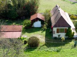 Gite de La Fontaine de Laumede โรงแรมในSaint-Chamassy
