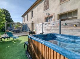 Maison avec piscine et jacuzzi, hotel i Revel