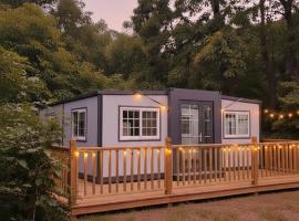 Modern Foldable Container Home Unique Stay Near Pipestem Park, Hotel in Pipestem