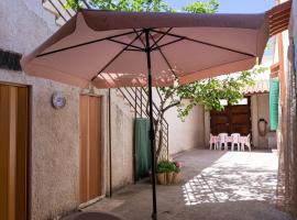 Casa Dorotea – hotel w mieście Tre Fontane