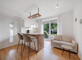 Ferienwohnung Mayenburg-schlosshof, Hotel in Völlan