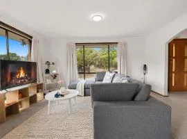 3BR Geilston Bay Retreat Near Hobart CBD Parking