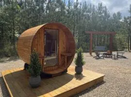 Private Romantic HotTub, Soaking Tub, King Bed