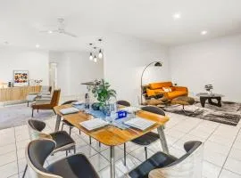 Luxe Casa North Lakes - Luxury 4BR Residence