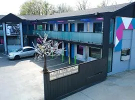Hotel OPUS Bronx Near Bay Plaza Mall