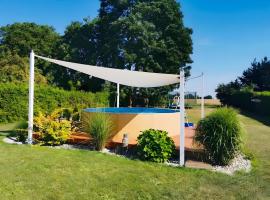 Idyllisches Dorfhaus Vor Usedom, hôtel à Gützkow