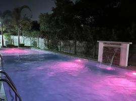 Almond Drive Talisay Near Seaside: Tangke şehrinde bir otel