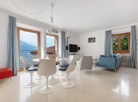 Ca dela Nua front lake