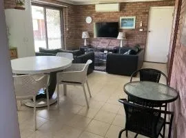 Unit 16, 2 Casuarina Crescent, Ocean Beach Chalets