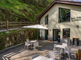 Apartamentos Turisticos La Estación, hotel i Covadonga
