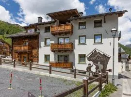 Snow Mountain Planet Suite House