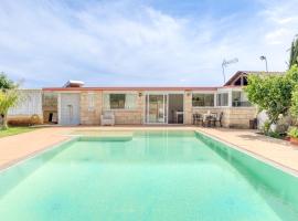 Dependance con piscina, hotel u gradu Taurisano