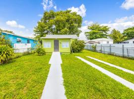 Miami Tree House Renovated Beach Jacuzzi, Hotel in Miami