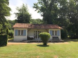 Gite Le Lavoir, hotel a Varaignes