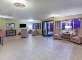 AmericInn by Wyndham Petoskey, hotel di Petoskey