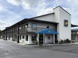 Super 8 by Wyndham Richmond Hill