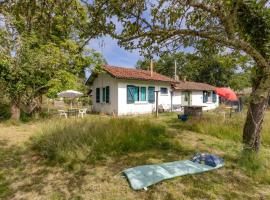 Petite maison rustique et atypique, hotel i Hourtin