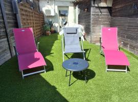 Le Gite Des Ecureuils - Montrem, Hotel in Montrem