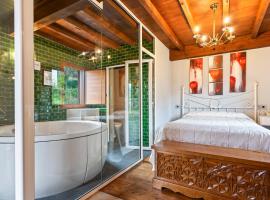 La Manzana, hotel i Candamo