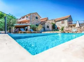 Villa Natura with private pool by Interhome