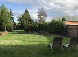 Familienhaus mit riesigem Garten