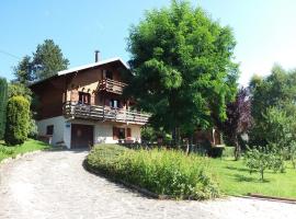 Chalet Jura, hotel a Doucier