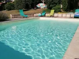 Ancienne forge restaurée et piscine