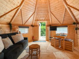 Gite Petite Chaumière-La Corne d'Or, hotel i Plurien