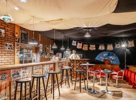 Festsaal mit Übernachtungen – hotel w mieście Craupe