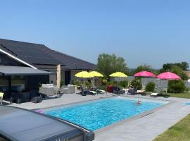 Loft Grand Confort Avec Piscine, hotel din Montalzat