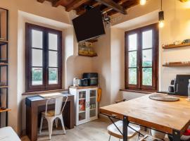 Loft vicino a Forte dei Marmi, hotel en Seravezza