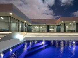 Villa Camacho - Ultra Luxury, hotell sihtkohas Calheta