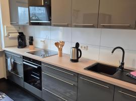 Neue 4Zi Kü Bad Balkon Parknähe 1og, hotel a Neunkirchen