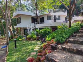 B98 Seaview Villa 3BR Scenic Hillside Stay, hotel i Ban Ko Kok
