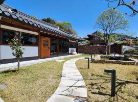 전주한옥마을 자하연해랑, hotel i Jeonju