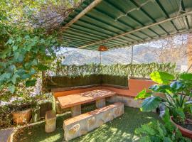 Casa Rural La Jirola -La Vivienda 1, hotel in Escúllar