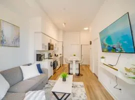 Modern and Cozy in Central KW with Gym