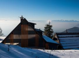 Apartments Zvoh, Krvavec, Ski-in, Ski-out, hotel in Cerklje na Gorenjskem