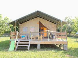 Safarilodge Tent Standard no5, hotel em Jayac