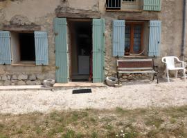 Gîte La Joubarbe, 2 Personnes, Hotel in Brantes