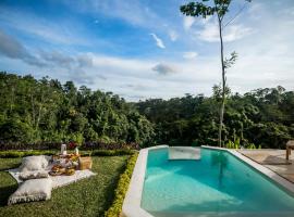 Bubble 4 - Private Pool Jungle Escape Ubud, hotel u gradu Tampaksiring