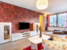 Große Ferienwohnung mit Garten, Hotel in Trollenhagen