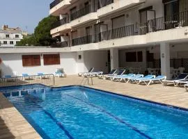 Sunny apartment with pool