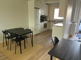 Bright & Cozy 2BR in Central Närpes with easy 24h Check-in، فندق في Finby