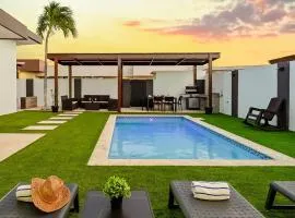 4BR Pet-Friendly Villa at Casa Noir by Bocobay